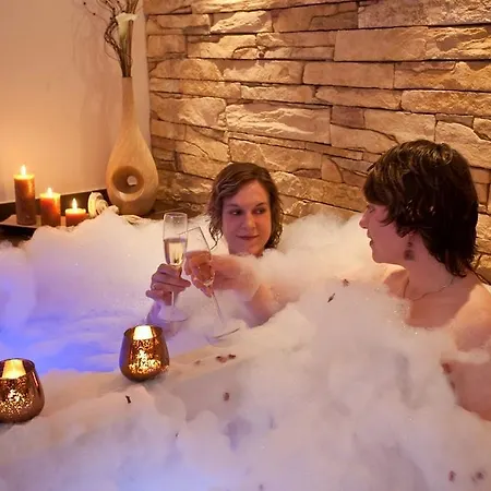 Naturpurhotel Maarblick 호텔 4*